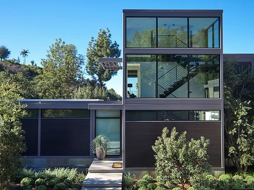 A custom LivingHomes-designed house by Plant Prefab in Los Angeles, California. Image via Plant Prefab on Facebook.