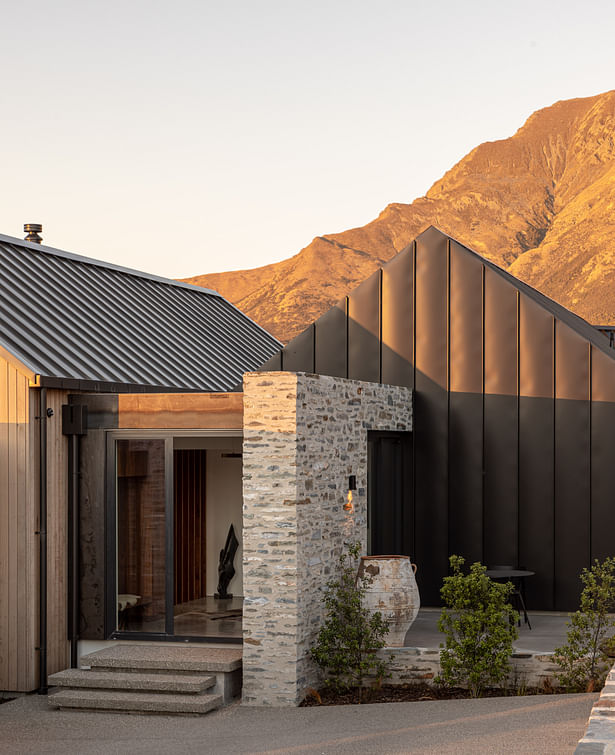 Ben Hudson Architects - Gallery House - entry and east courtyard