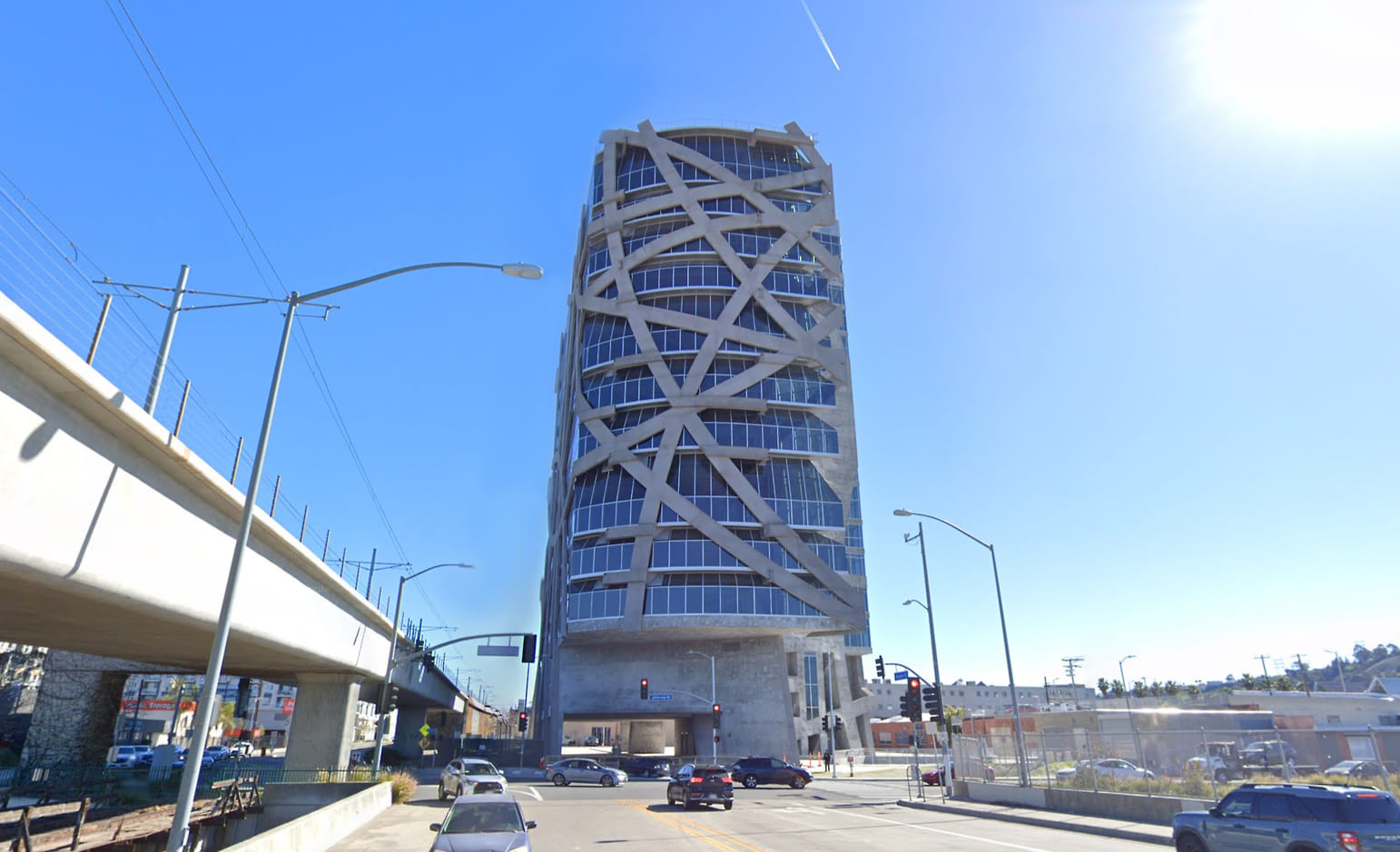 Oliver Wainwright reviews Eric Owen Moss'