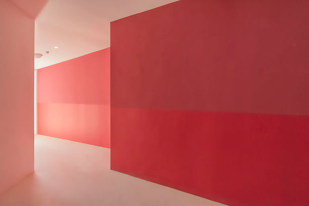 The color walls also guided the transformation order of the functional space. © Commune One, Zhang Hetian