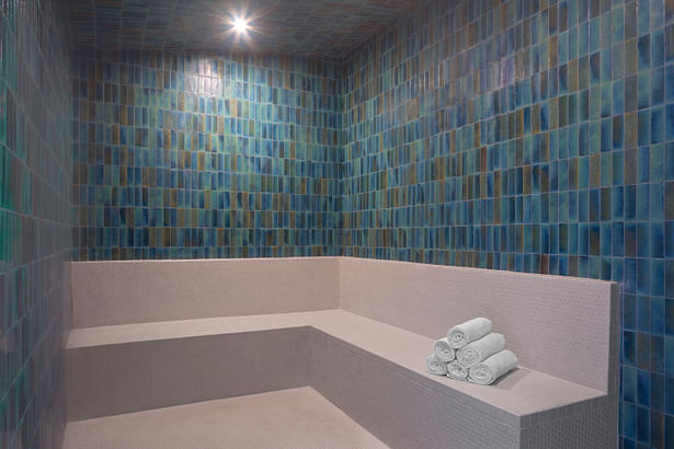 Glazed tile in shades of teal blue awakens the senses in the steam room. (courtesy The Westin Kierland Resort & Spa)