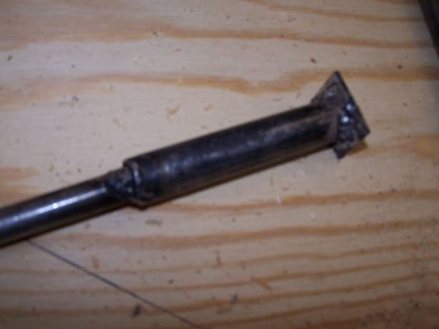 Steel connection for column tapering of door hinges