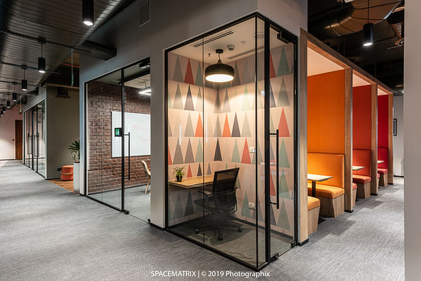 BrowserStack Mumbai - Quirky, trendy, creative meeting booths by Space Matrix