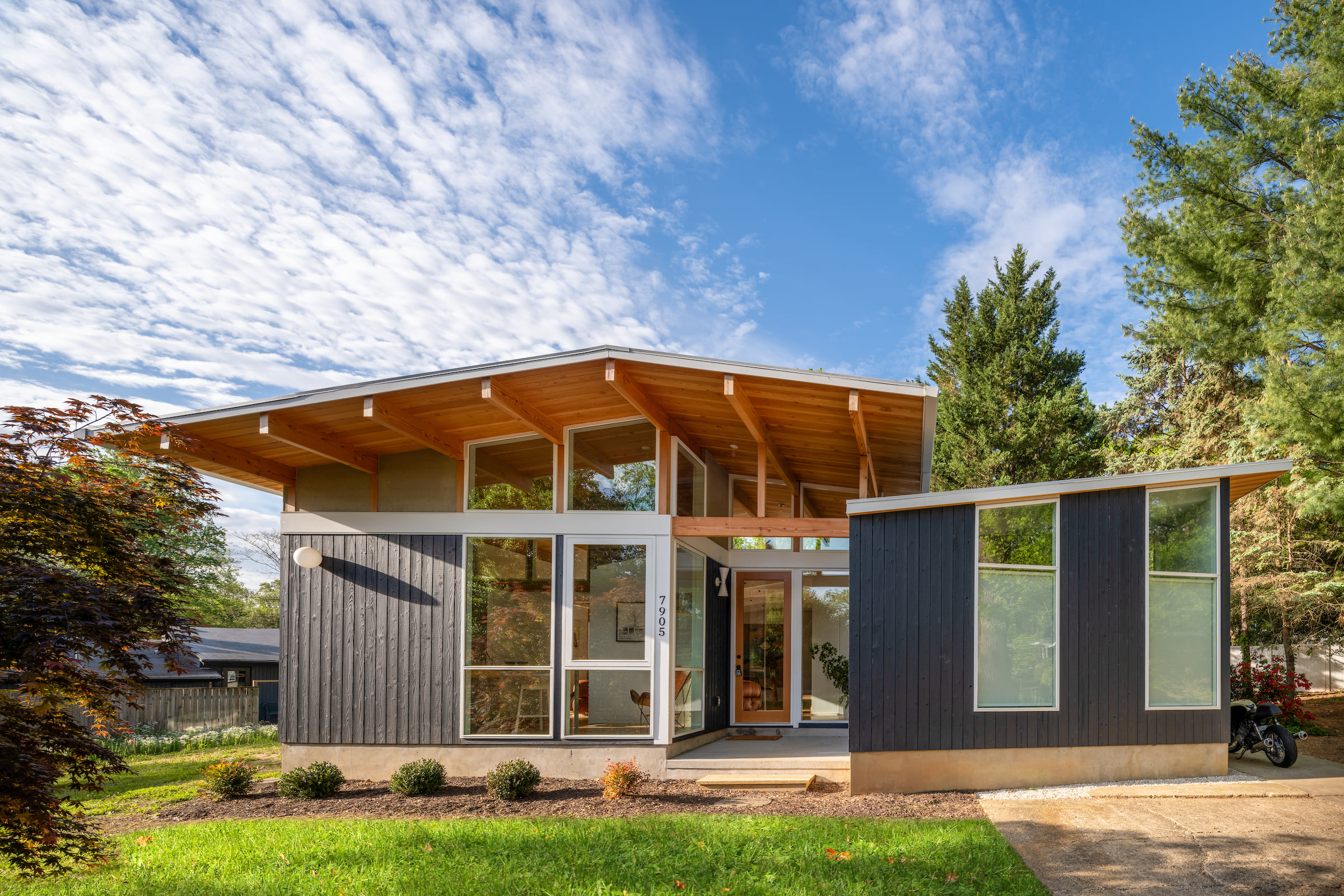 Split Influence House