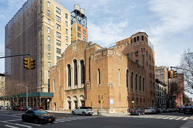 © Bilyana Dimitrova | Exterior view of Ansche Chesed Synagogue