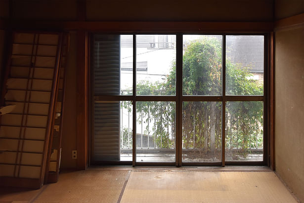 The windows facing the balcony before the renovation