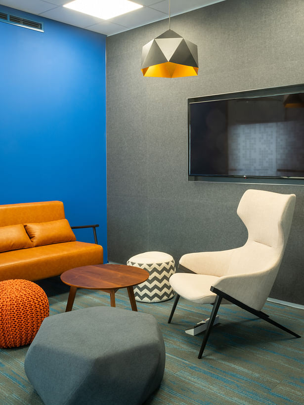 Nutanix office design in line with modern colour trends of blue, designed by Space Matrix