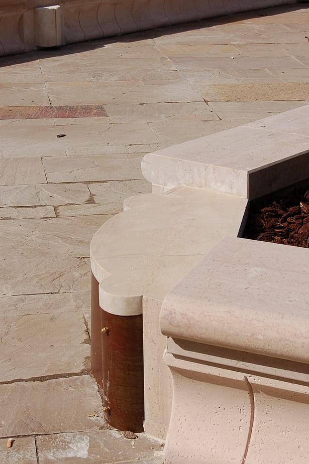 Detail of one of the corner solutions in stone and bronze