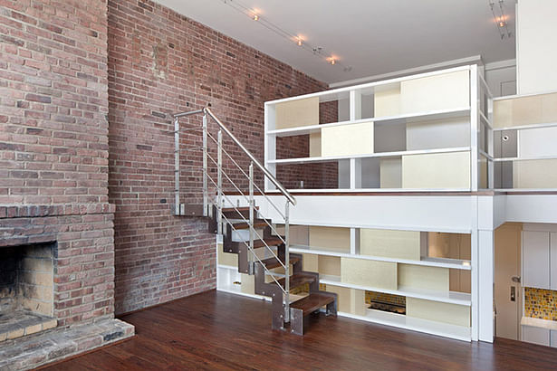 The three levels distinguished by the system are connected by stainless steel open riser stairs with FSC-certified treads to match the flooring. Multistory windows complement energy efficient lighting.