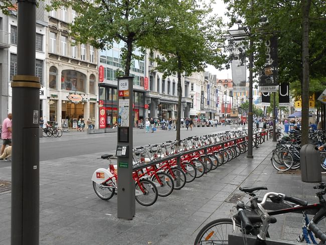 Antwerp's 'Velo' bike-sharing program along one of the city's main shopping streets, the Meir. Credit: Wikipedia