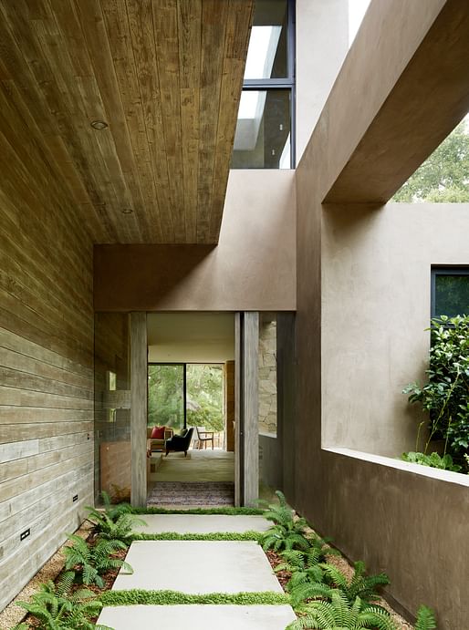 Lilac Drive Residence located in Montecito, CA by Marmol Radziner. Image: Benny Chan. 
