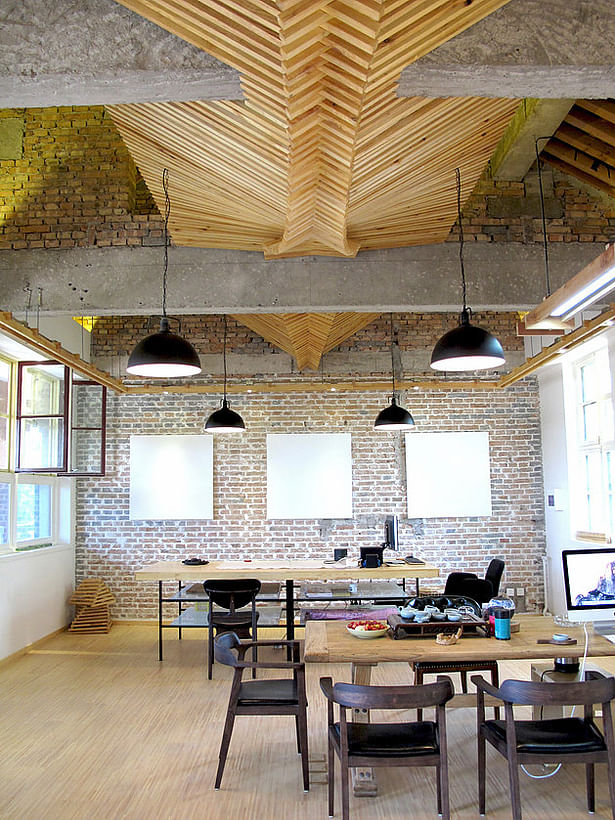 Conference Room_AntiStatics Architecture