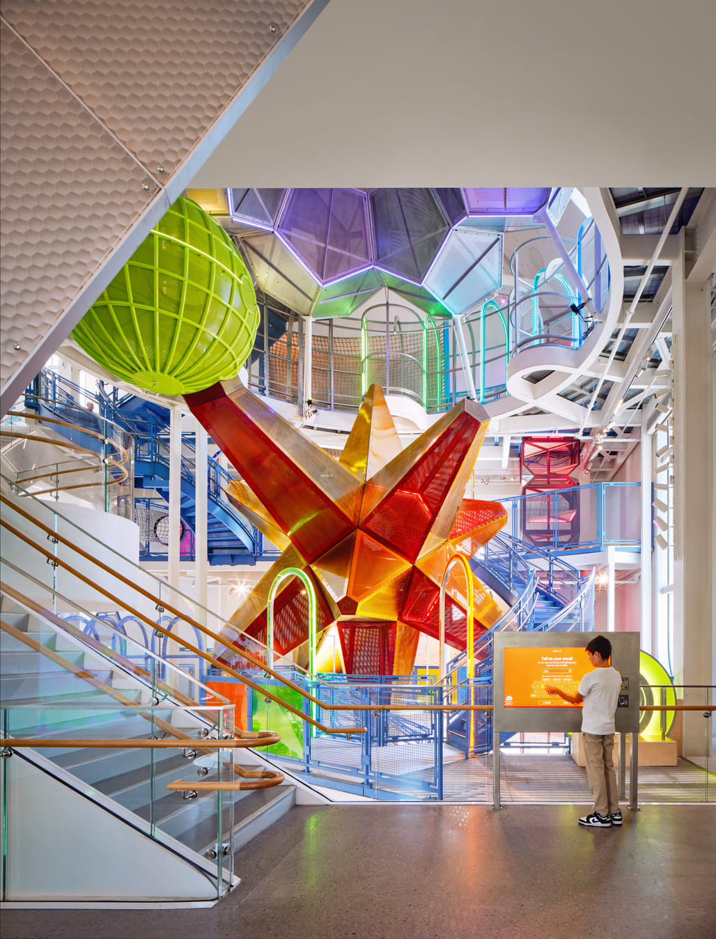 sn-hetta-completes-el-paso-children-s-museum-with-billowing-curves
