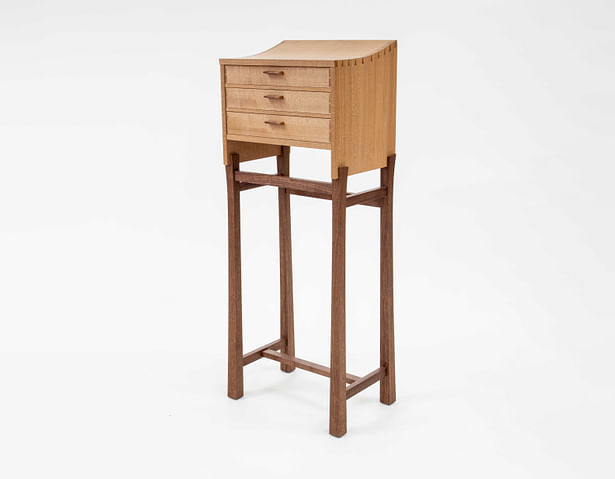 Chest of drawers on a stand