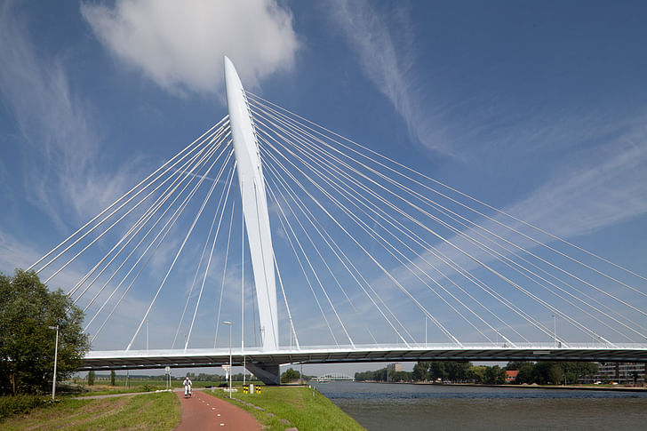 Prins Claus Bridge, architect: UN Studio, 1997-2003, Utrecht. This photo was taken for the Architecture Guide from 010 publishers, www.architectureguide.nl © Ossip van Duivenbode