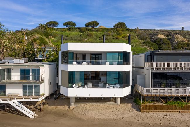 Aerial view of the home's oceanfront facade. Images courtesy of Matthew Momberger.
