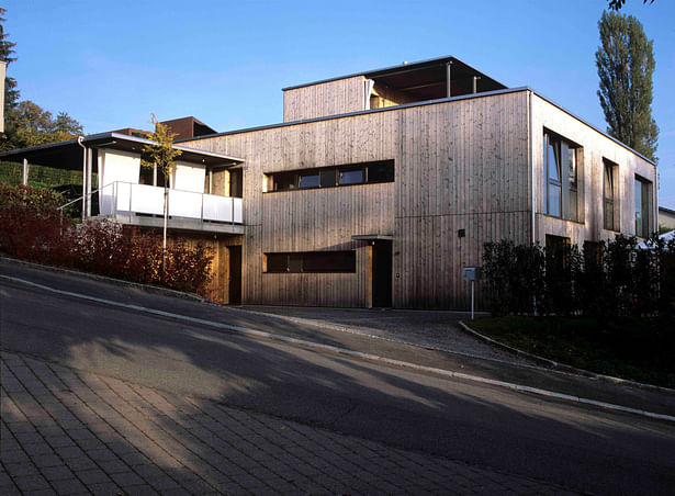 The wood cladding is allowed to weather to a fine silver