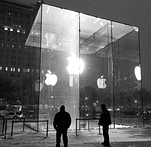 $450K panel of glass at Apple’s iconic 5th Avenue ‘Cube’ store shattered by snowblower