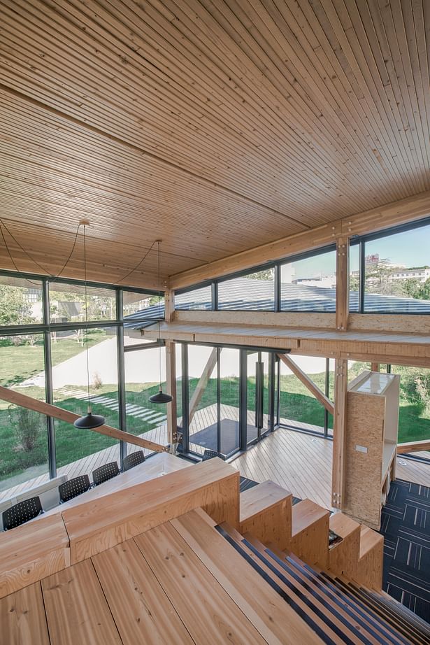 Glulam post-beam system combines with the Nail Laminated Timber (NLT) roof ©Aurelien Chen