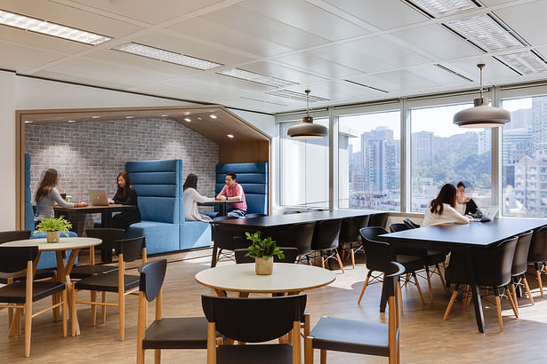 TNG Hong Kong - Workspace design with relaxation zone by Space Matrix