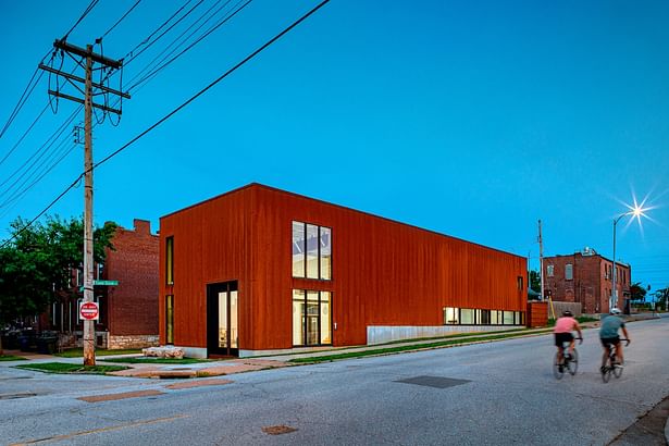 Weathering St(ee)L House by [dhd] derek hoeferlin design. Recipient of an Architecture Category Merit Award. Photo: Samuel Fentress.