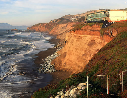 Coastal erosion in Pacifica, Northern California. Photo: Brocken Inaglory/Wikimedia Commons