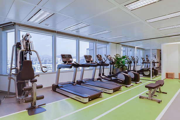 TNG Hong Kong - Trendy office design with a gym by Space Matrix