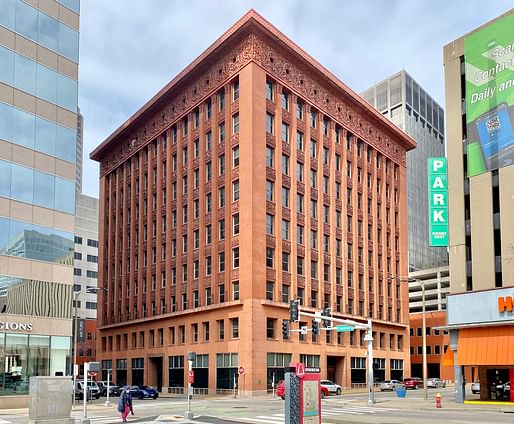 The Adler and Sullivan-designed Wainwright Building is now home to state offices. Image courtesy Wikimedia Commons user w_lemay (CC BY-SA 2.0 DEED)