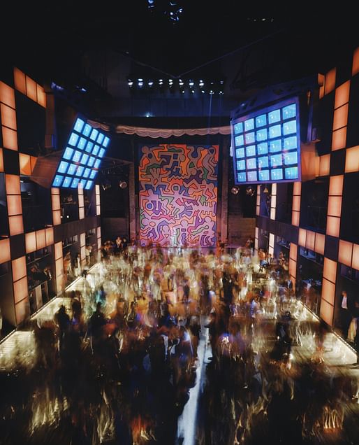 Palladium, New York, 1985. Architect: Arata Isozaki, mural by Keith Haring. © Timothy Hursley, Garvey|Simon Gallery New York.