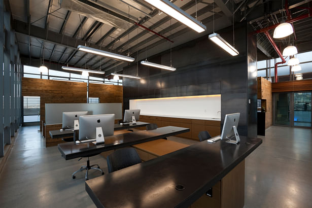 The combination of an open floor plan, shared desks, private offices, and exposure to natural light creates a productive and comfortable atmosphere.​ 