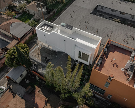 Infill Dwelling Unit (IDU) (Venice, CA) designed by Sharif, Lynch: Architecture. Photo by Steve King