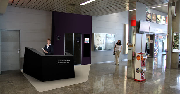 New, reshaped reception desk placed in the old part of the terminal, addresses VIP customers and announces the new space awaiting them.