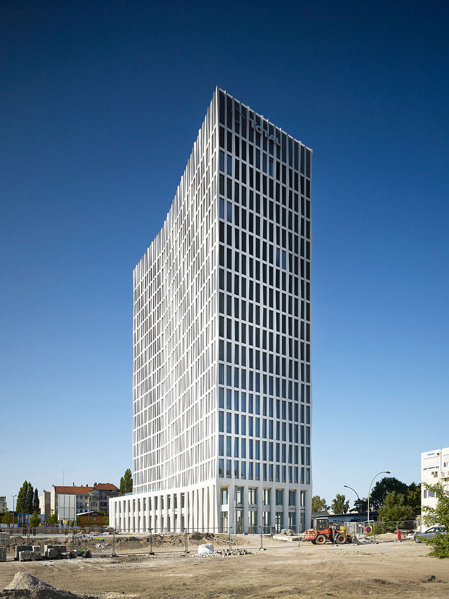 ></center></p><p>Tour Total, the latest project by German firm Barkow Leibinger , opened yesterday in Berlin. The 18-story tower, new home to the Germany headquarters of oil company TOTAL, is the first piece of the so called 