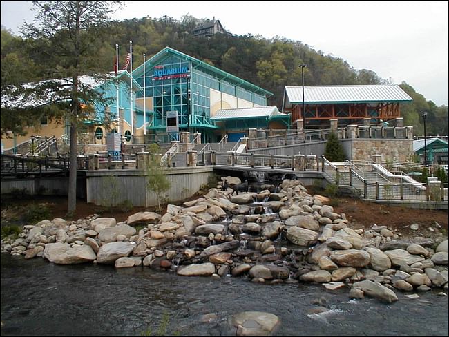 Ripley's Aquarium and New Ped. Bridge