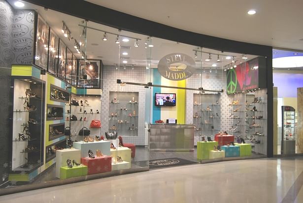 Exterior View - Steve Madden - Blue Mall - Santo Domingo, Dominican Republic.