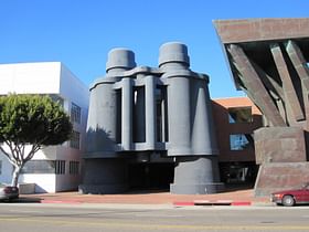 Google to open campus in Frank Gehry's Binoculars