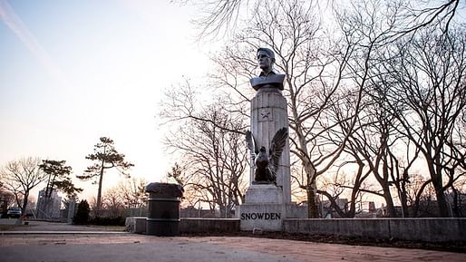 Bronze bust of NSA-whistleblower Edward Snowden in Brooklyn's Fort Greene Park on Monday, April 6, 2015. (Photo: AYMANN ISMAIL/ANIMALNEWYORK; via mashable.com)