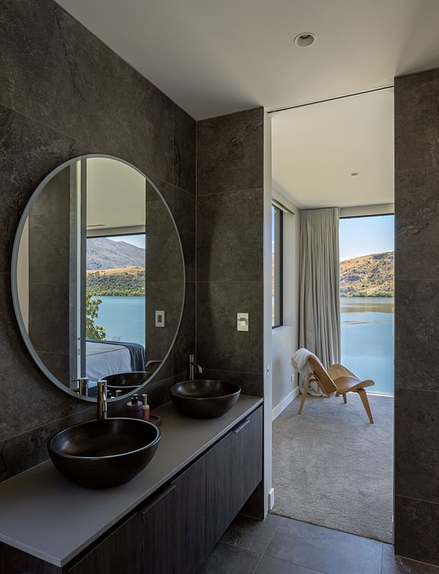 Lake Hayes Home, Queenstown, by Ben Hudson Architects - ensuite