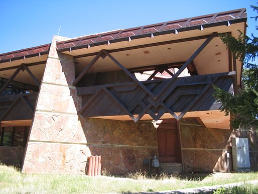 The Beaver Meadows Visitor Center at Rocky Mountain National Park. Image courtesy of <a href=https://commons.wikimedia.org/wiki/File:Beaver_Meadows_Visitor_Center_2.jpg">Wikimedia </a>