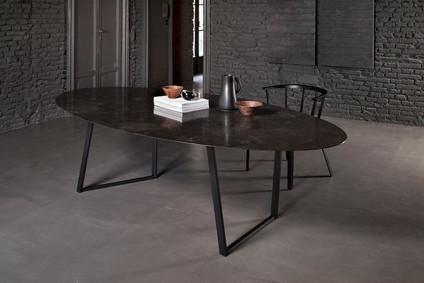 DRITTO dining table in pietra d'avola