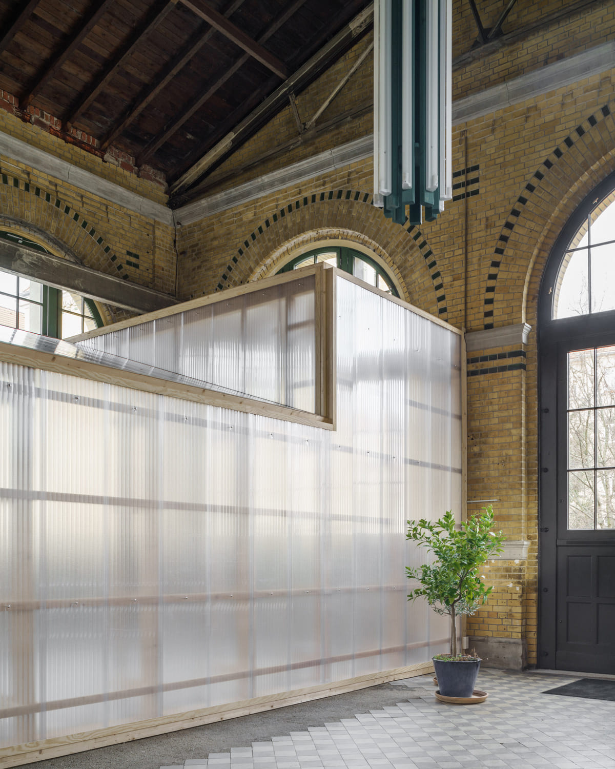 Maschinenhalle- Renovation of a listed machinery hall and convention ...