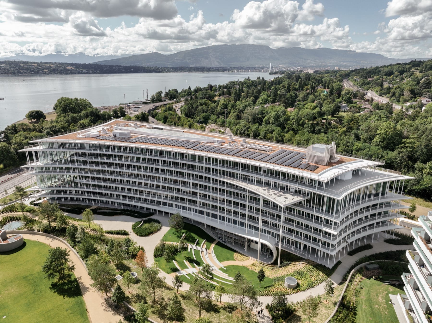 Herzog & de Meuron completes Geneva headquarters with thin, curved