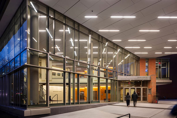 Main entry and new campus portal Photo: Richard Barnes