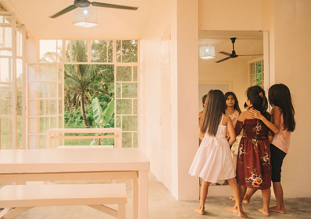 Children practicing a dance performance. An inseparable part of Filipino culture. Children's Learning Center Mas-in. Design by Native Narrative 2018. Photo by Jakob Gate