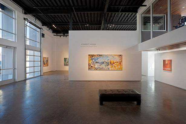 Main gallery, with sculpture balcony visible to upper right. Image: Robert Reck