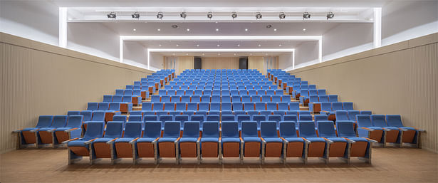 bright and comfortable auditorium ©TANGXUGUO