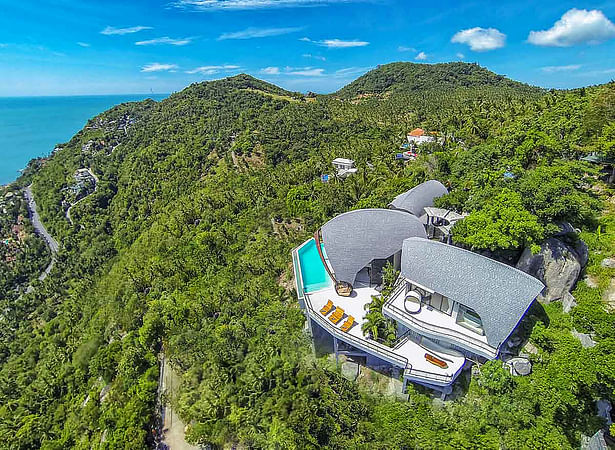 Moon Shadow Villa is designed to be tropical - modern architecture. Unique identity with the inverted leaf shape In harmony with the surrounding nature All rooms have the ultimate sea view of Samui.