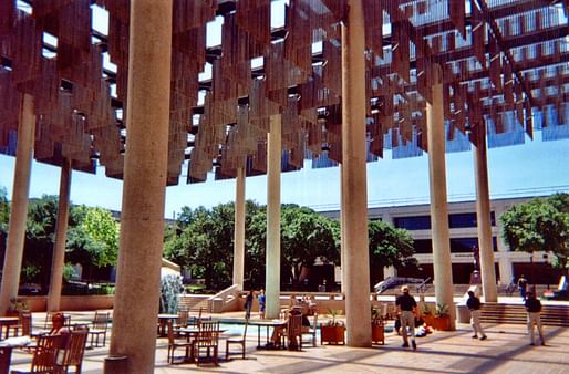 The University of Texas at San Antonio campus. Photo courtesy of Wikimedia user <a href="https://en.m.wikipedia.org/wiki/File:University_of_Texas_at_San_Antonio_commons.jpg"> runner1928.</a>