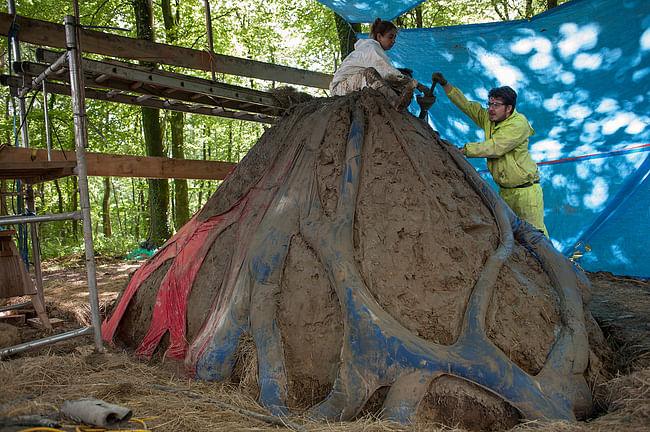 Large scale prototype casting process (photo: Valerie Bennett)