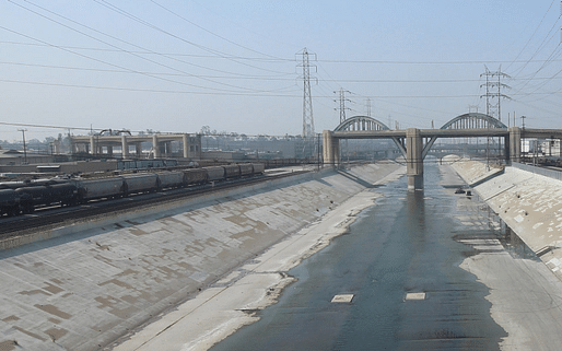 Photo of the ongoing 6th Street viaduct pier demolition on June 30, 2016. (Image via sixthstreetviaduct.org)